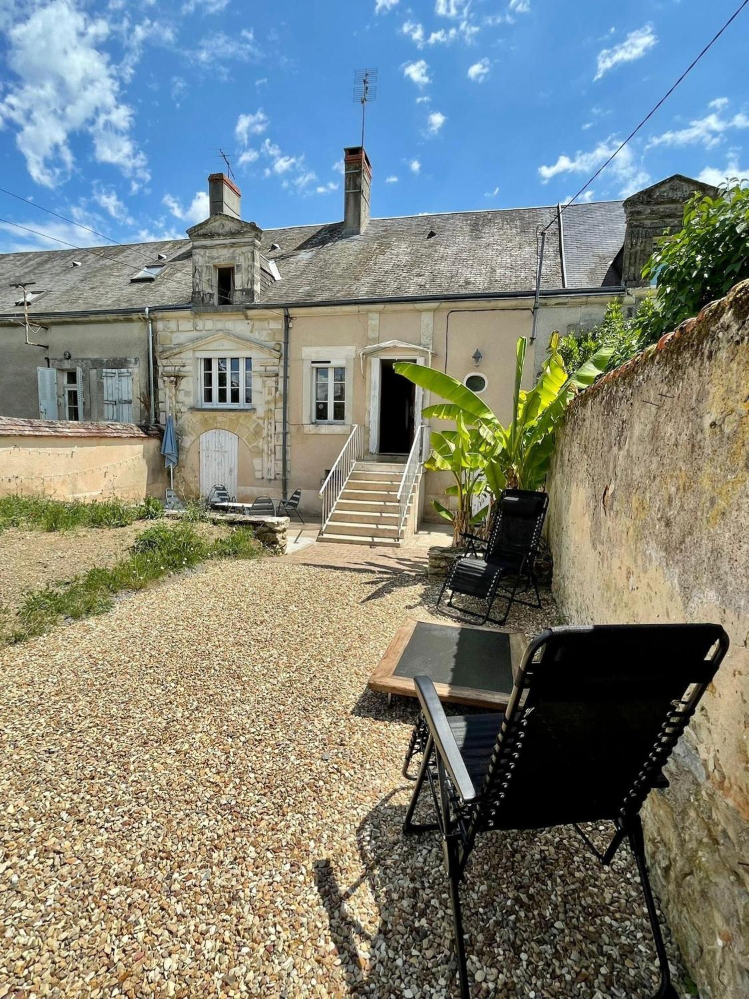 Les Anciennes Ecuries Du Chateau Vatan Exterior photo