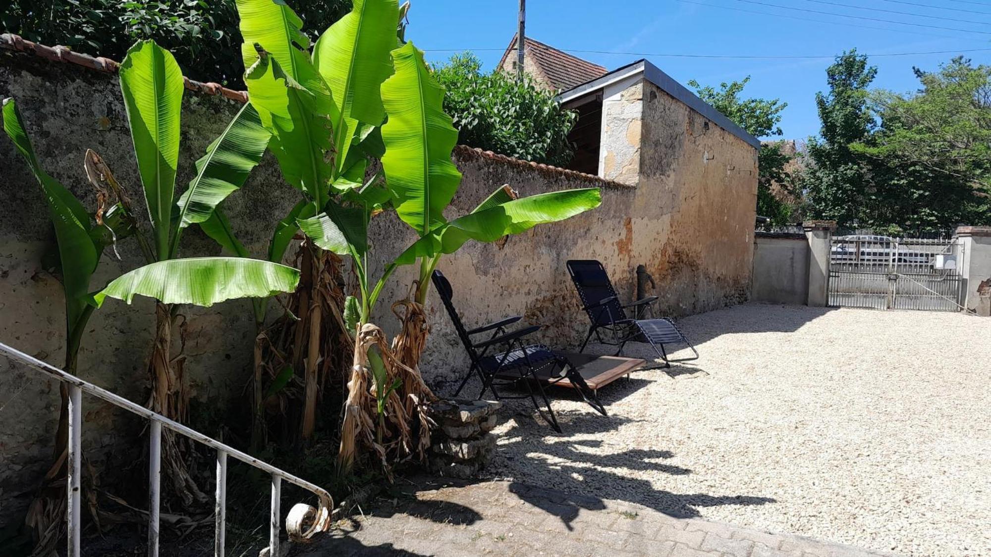 Les Anciennes Ecuries Du Chateau Vatan Exterior photo